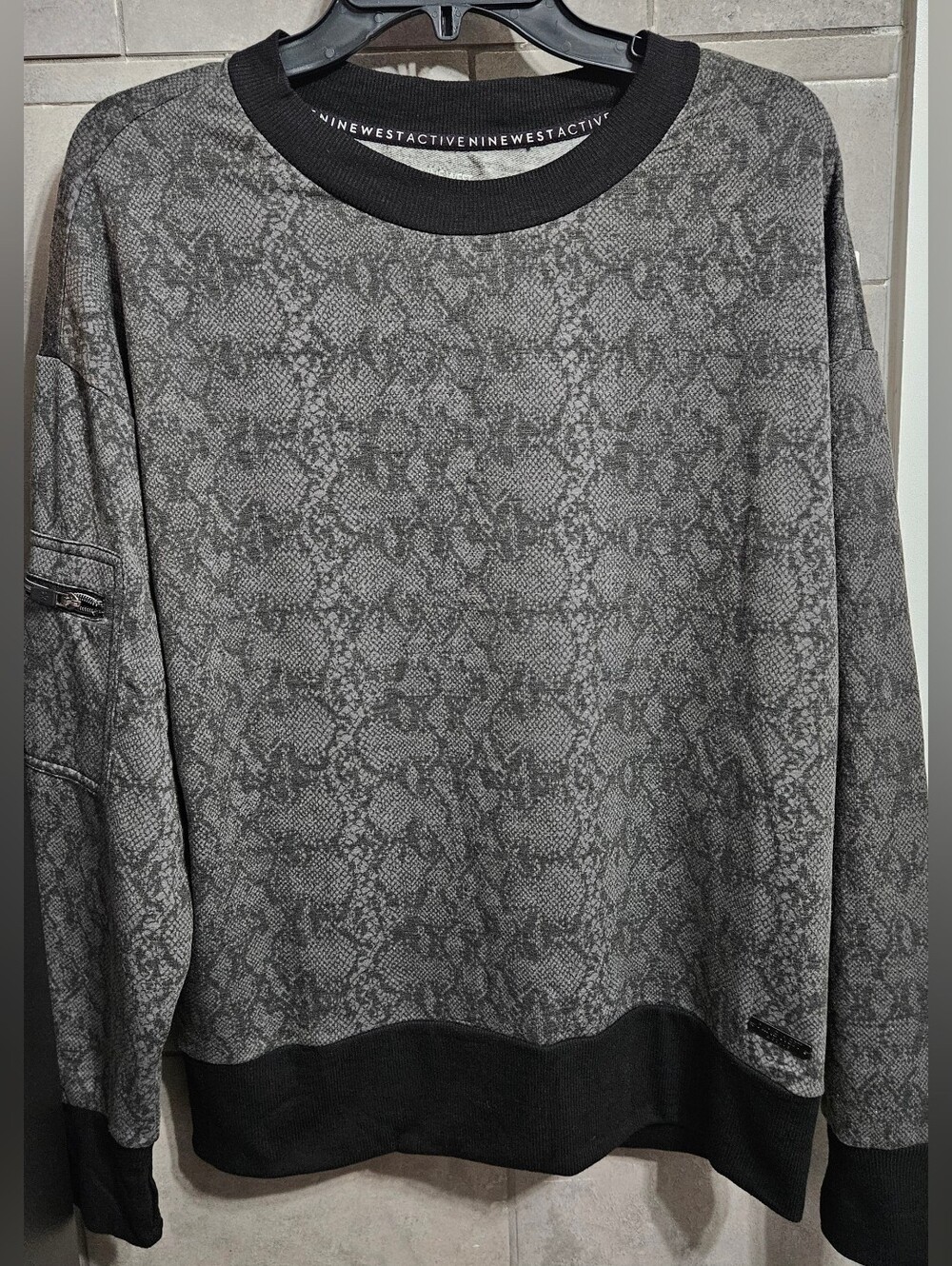 Nine West Active Gray Snake-Print Crew Sweatshirt with Black Trim Large Nwt